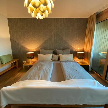 Doppelzimmer Mit Bad & Balkon *