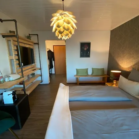 Gemuetliches Doppelzimmer Mit Balkon Und Saunaoption Nordschwarzwald Appartamento Simmersfeld